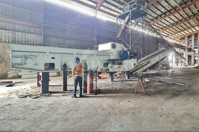 Filippində hindistan cevizi qabıqlarının təkrar emal layihəsi üçün davul çipper