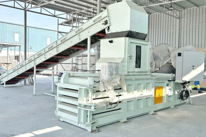 Orta Şərqdə aylıq 100 ton MSW təkrar emal materiallarının bağlanması layihəsi üçün Hidravlik Pres